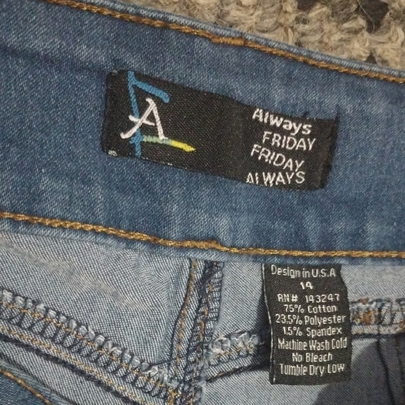 Stylish Blue Ankle-Length Women's Jeans - Picture 2 of 14